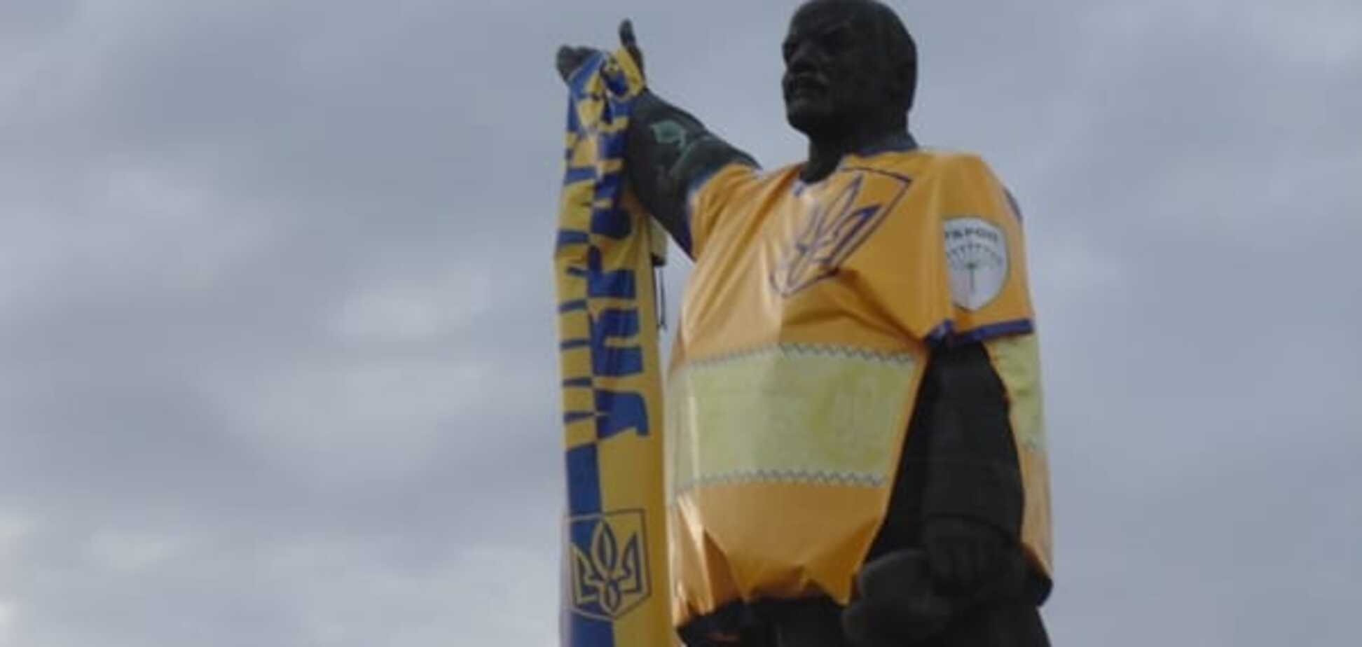 СМИ: в Запорожье решили пустить с молотка Ленина-гиганта