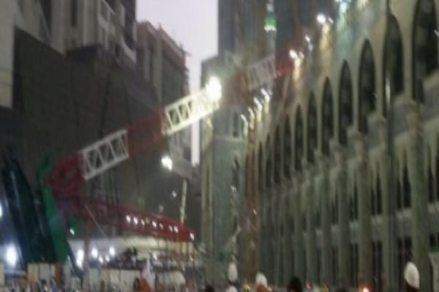 В Мекке кран упал на мечеть: погибли 87 человек