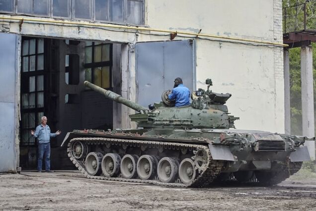 Полторак наградил 50 танкистов за самоотверженность и стойкость