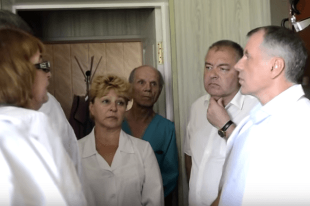 Ми ж вам вірили! Зрадники в Керчі скаржилися 'владі' на погане життя: відеофакт