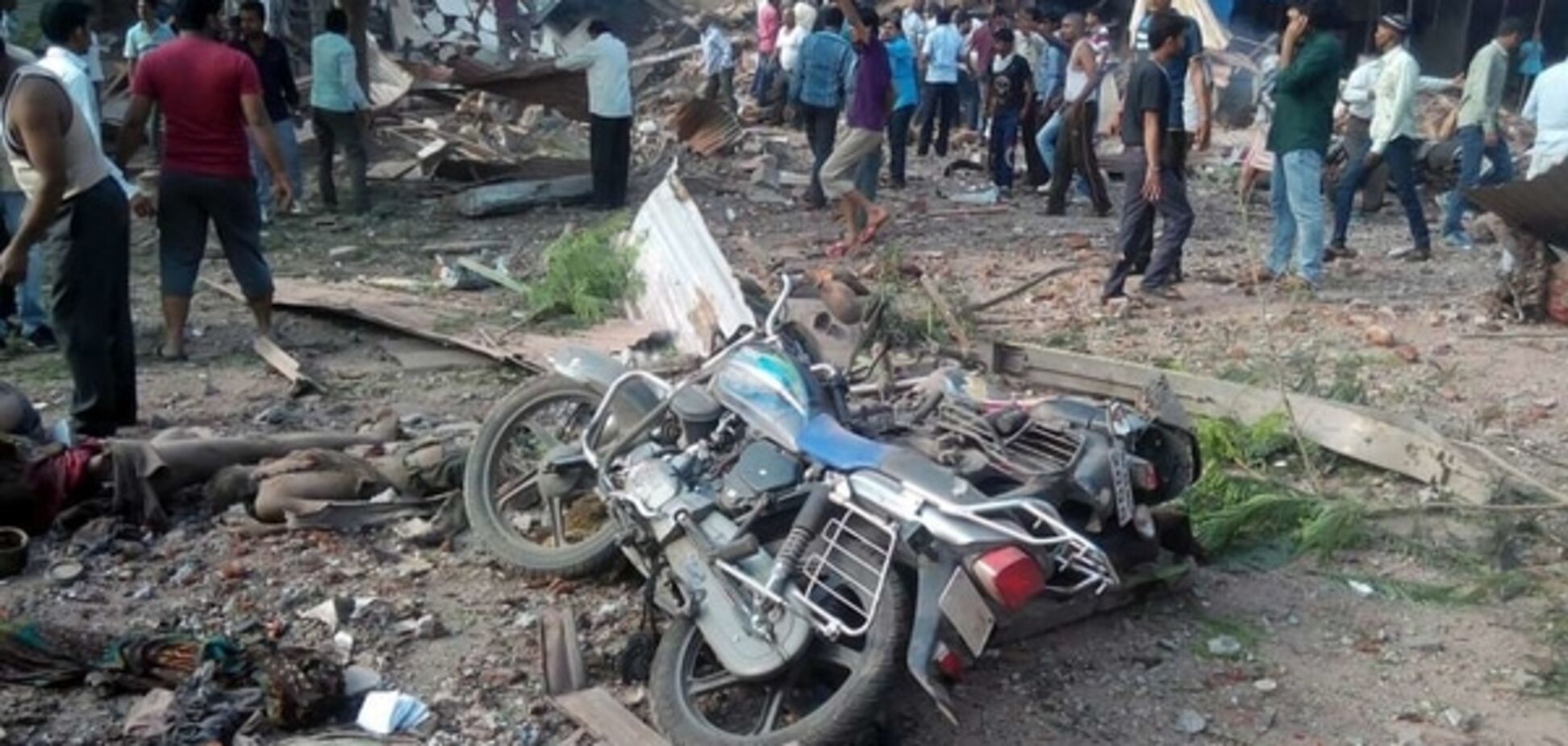 Двойной взрыв в индийском отеле: фотографии с места трагедии