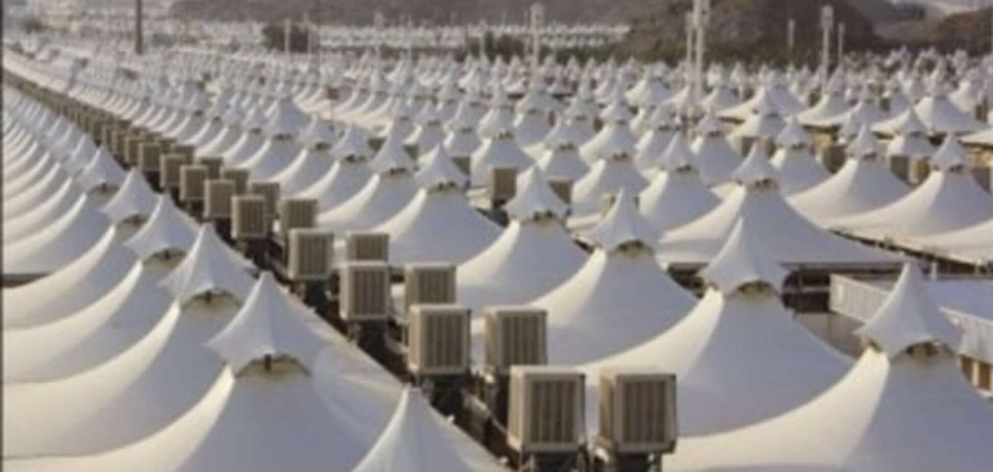 Рай для біженців: в Саудівській Аравії простоюють 100 тис. наметів на 3 млн осіб. Фотофакт
