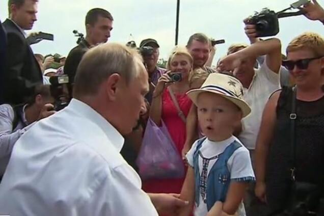Путін знайшов у Криму чергового хлопчика: фотофакт