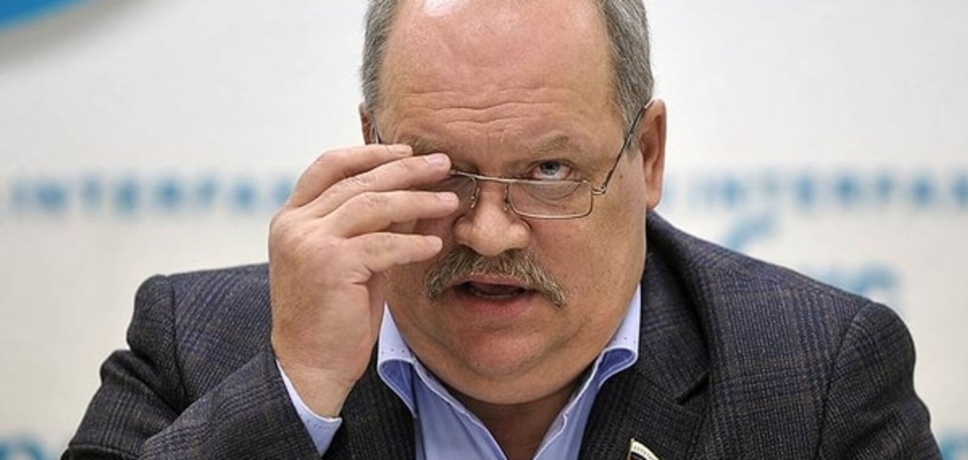 Пора худнути: російський депутат застряг у танку