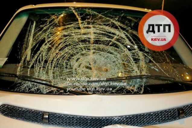 Смертельное ДТП в Киеве: пешеход перелез через отбойник