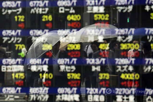 Фондовый рынок Китая пережил новый рекордный обвал