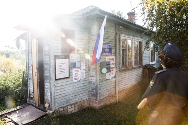 В России неиспользованные бюллетени 'гасили' топором: фотофакт