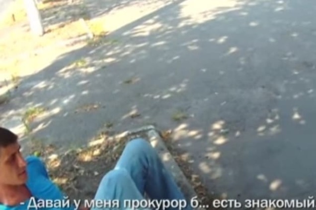 В Киеве дебошир из школы ударил полицейского