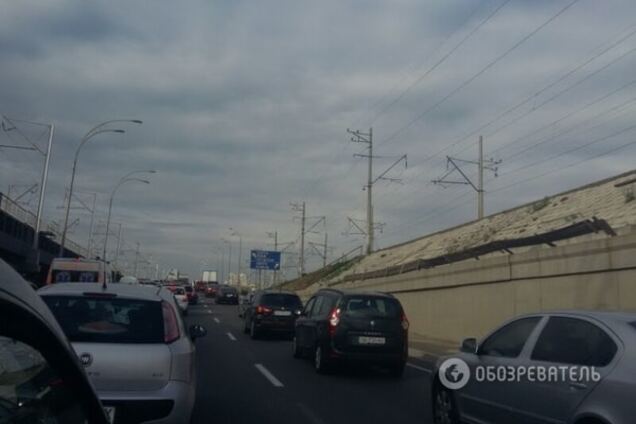 Киев застрял в пробках: остановились три моста