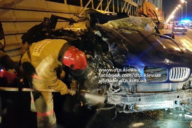 Все подробности ужасной аварии на Южном мосту: фото и видео с места ДТП