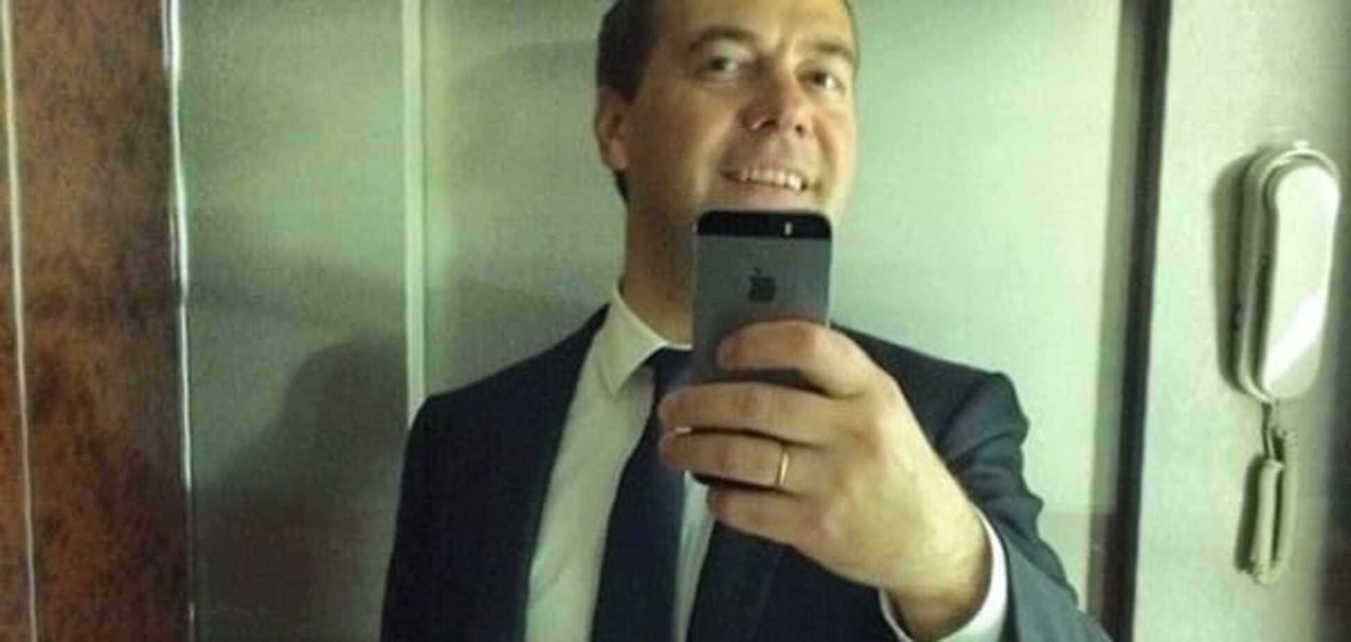 Медведев отмечает 50-летие: топ самых смешных казусов с политиком