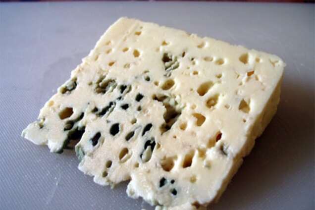 В России похвалились сыром с плесенью собственного производства