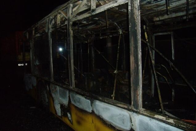 В Киеве посреди проспекта сгорел троллейбус