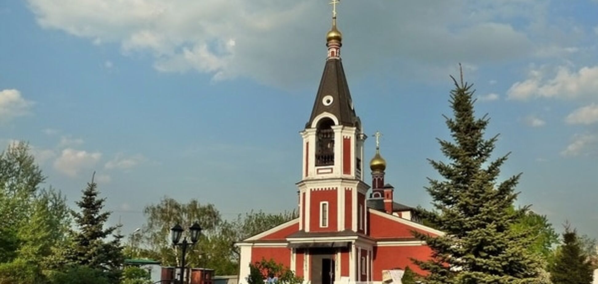 Чтобы скрепы не натирали? Нудист пришел в московский храм