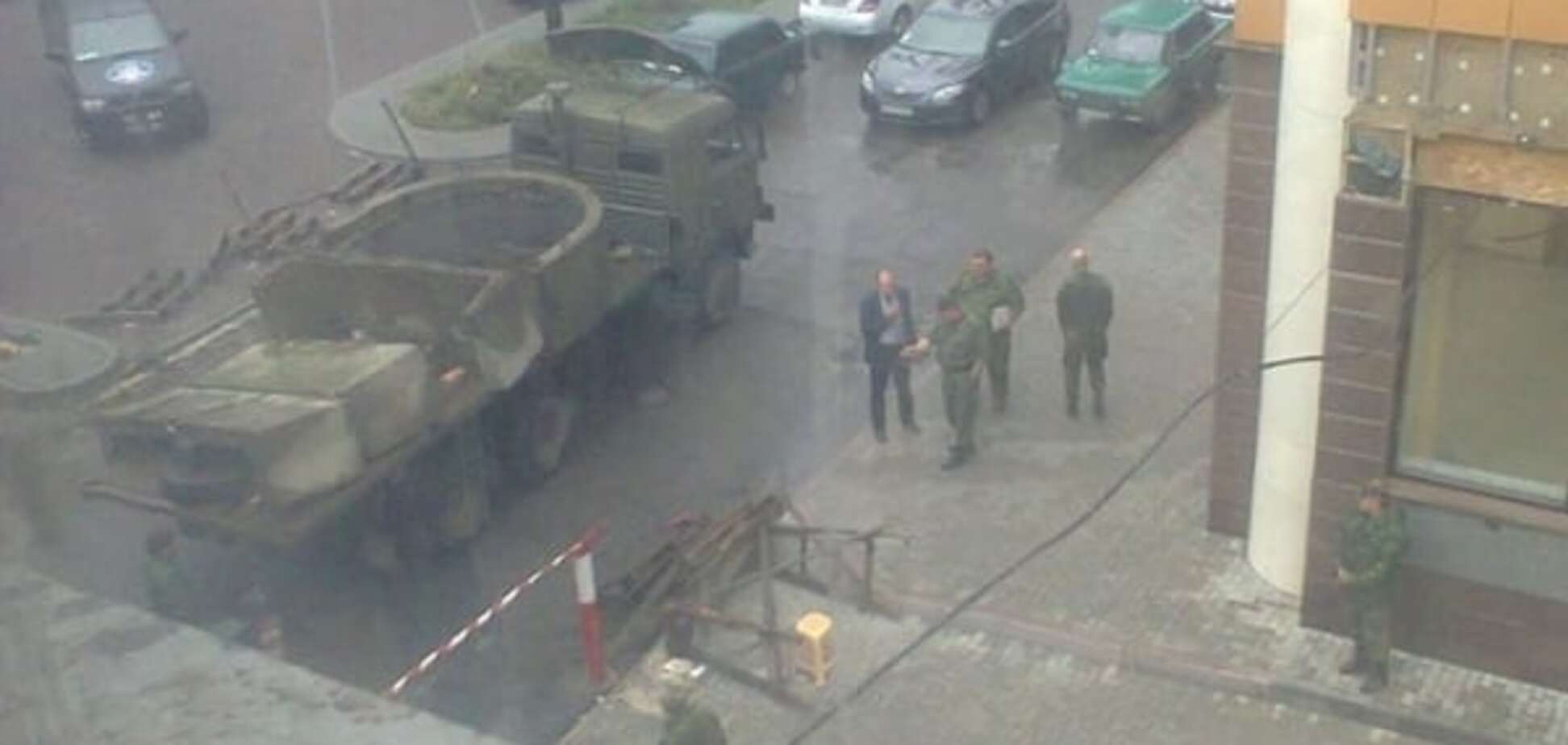 Казарми в центрі: терористи 'ДНР' 'віджали' найбільший НДІ Донецька. Опубліковані фото