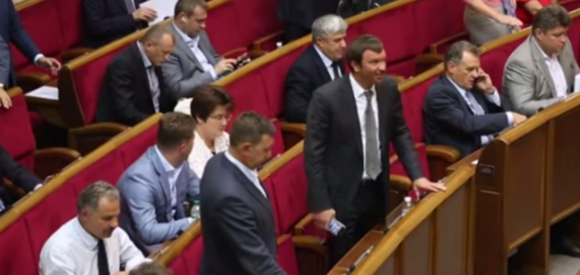 В Раде соратника Яценюка поймали на кнопкодавстве: видеофакт