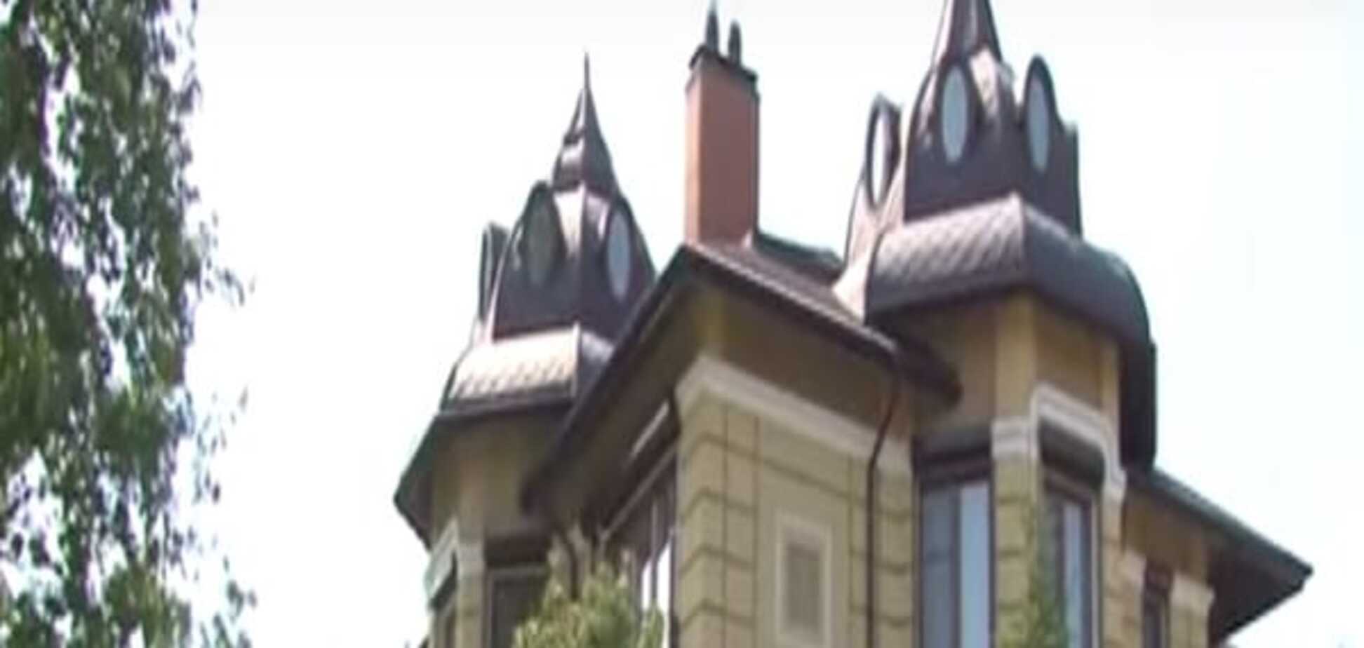 Журналист показал шикарный дворец экс-директора Укравтодора