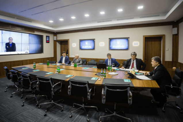 Порошенко поговорил с Гейтсом о реформах в Украине