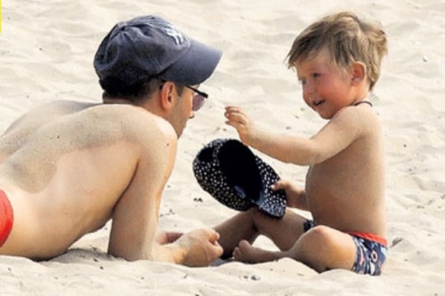 В сеть попали фото Шепелева с сыном в Болгарии