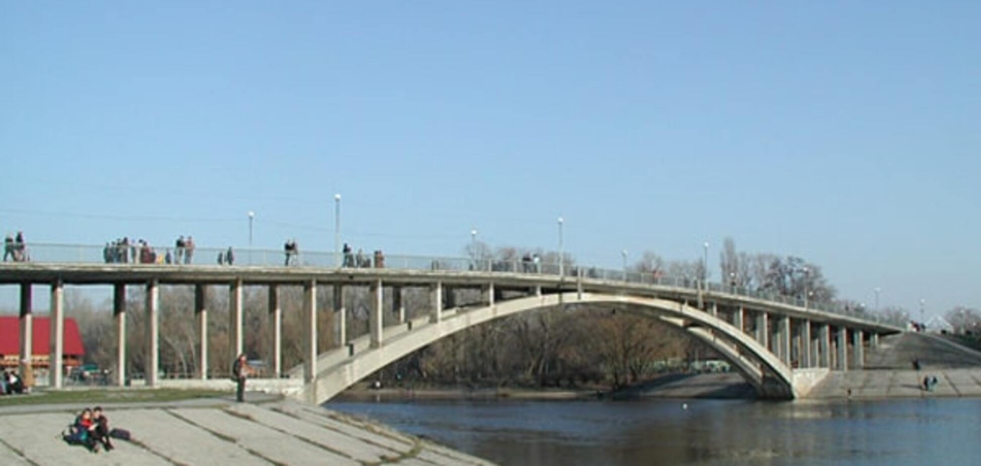 У Києві двоє екстремалів отримали травми, стрибаючи з мосту