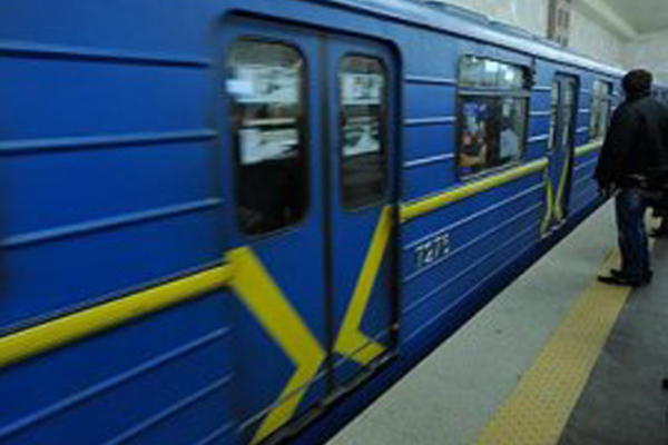 В киевском метро хулиганы устроили стрельбу в вагоне