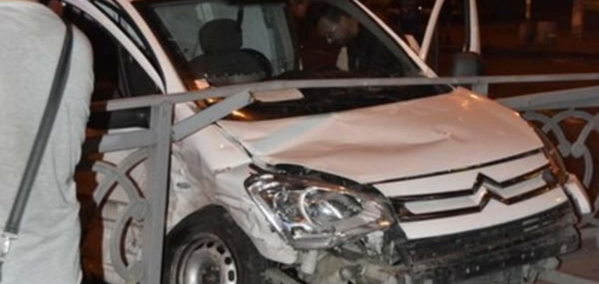 Оба всмятку: милиция не разъехалась с Citroen в Ривне. Фото и видеофакт