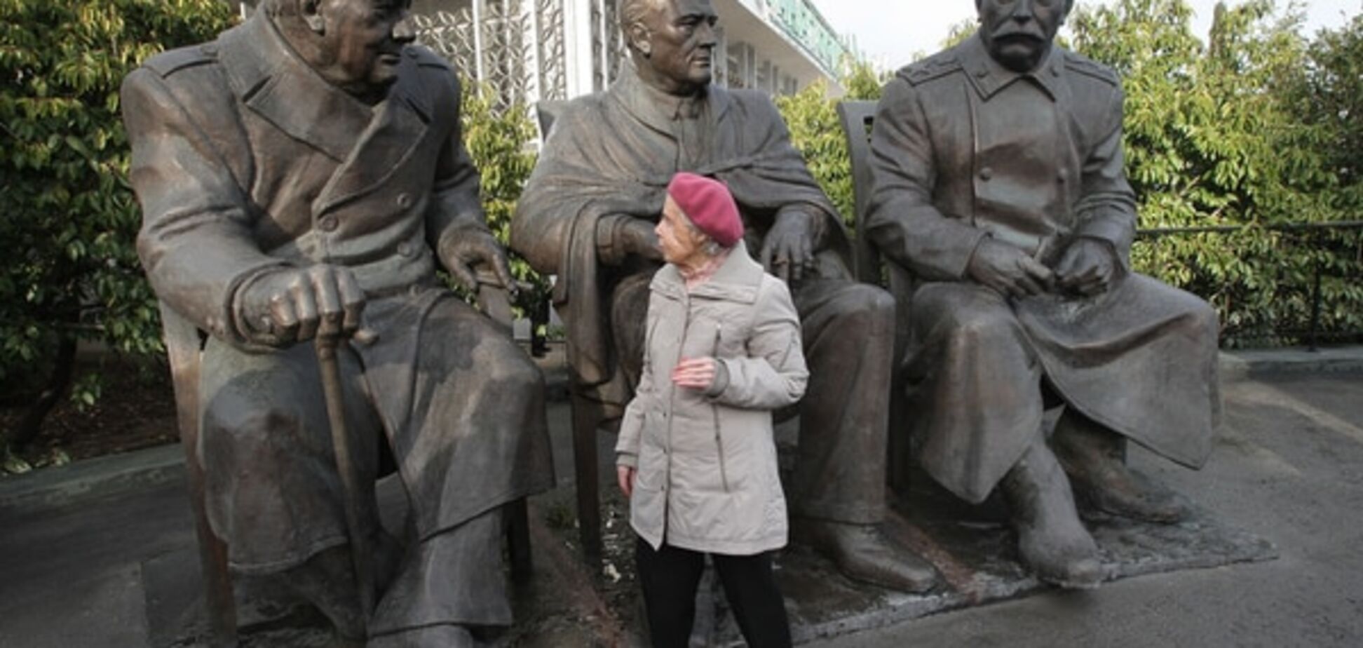 Рабинович: ставящих памятники Сталину надо селить в резервации