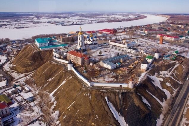 Самотня людина. Фотографи розкритикували роботи Медведєва