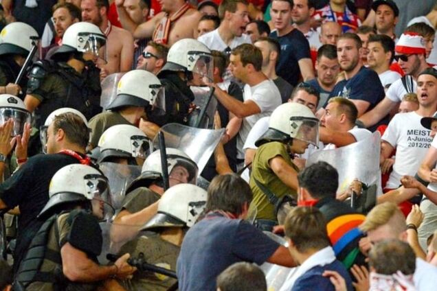 У Греції жорстоко побили фанатів 'Баварії': відео інциденту