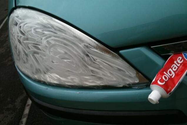 Совет автомобилистам: как отмыть потускневшие фары