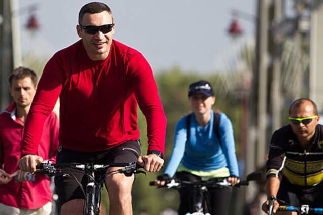 Мэр Киева открыл новый веломаршрут – с Троещины до центра города