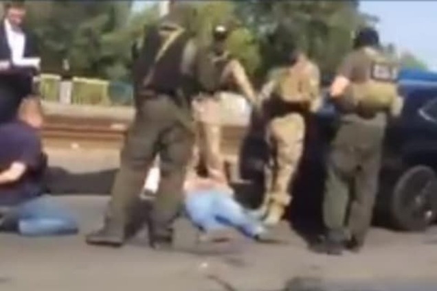 В Киеве СБУ провела задержание посреди проспекта: видеофакт