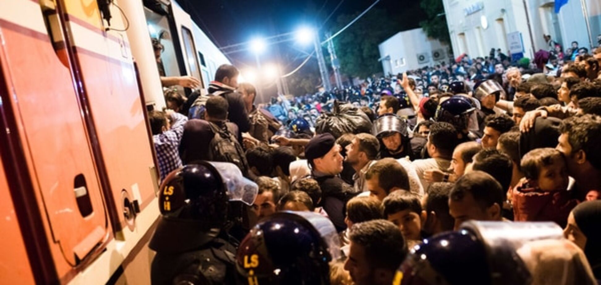 Венгрия объявила ЧП в шести областях страны из-за мигрантов