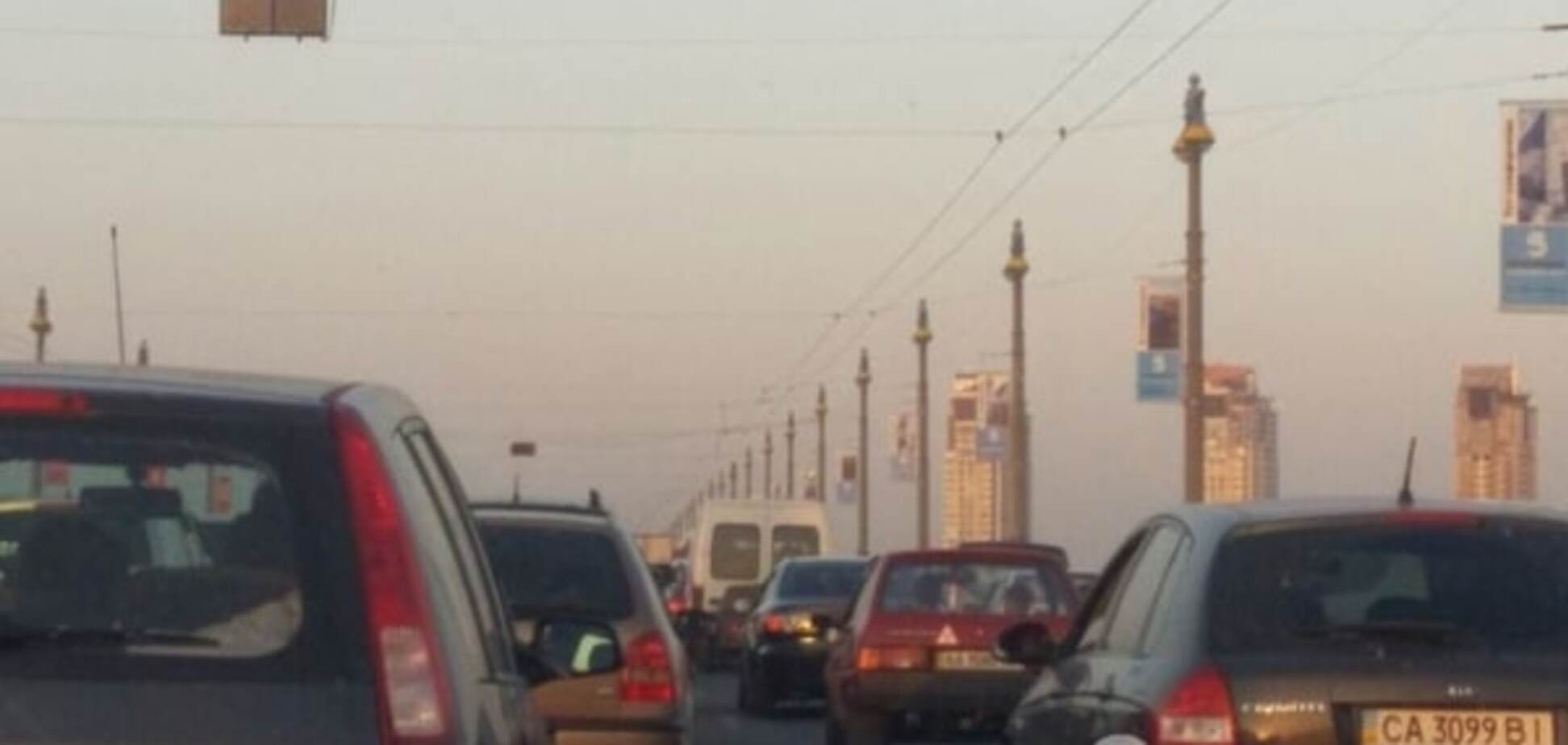 Київ застряг у заторах: через ДТП 'стоїть' міст Патона