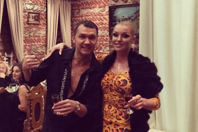 Волочкова и Бабкина развлеклись в компании друзей: фотофакт