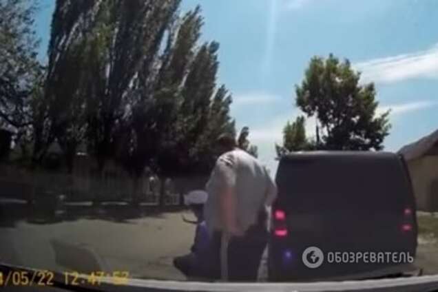 Опубликовано видео, как вооруженный Мосийчук ставил на колени гаишников