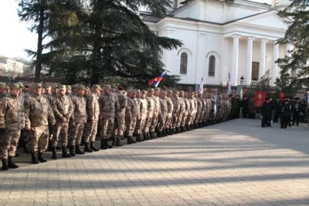 Россия привела в боевую готовность 'народное ополчение' в преддверии блокады Крыма