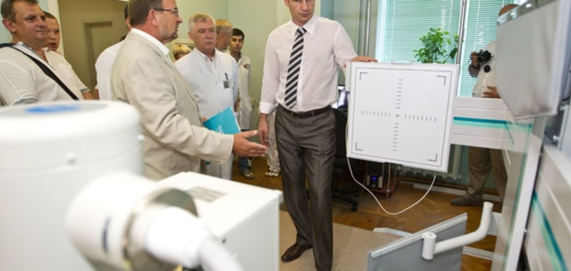 Кличко ввел в эксплуатацию новый цифровой флюорограф в КДЦ Подольского района