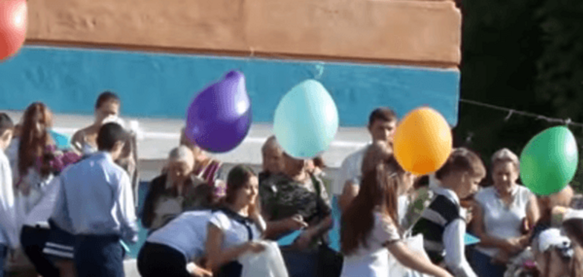 Донецким первоклашкам на 1 сентября выдали подарки из гумконвоя