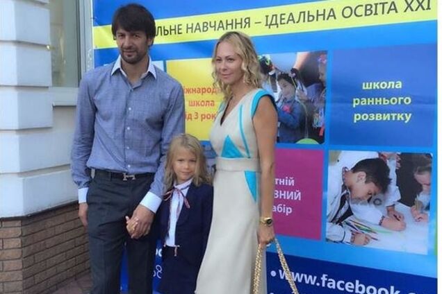 Олександр Шовковський провів День знань з двома красунями