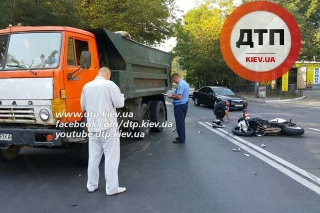 В Киеве две аварии с мотоциклистами: один погиб, другой в коме