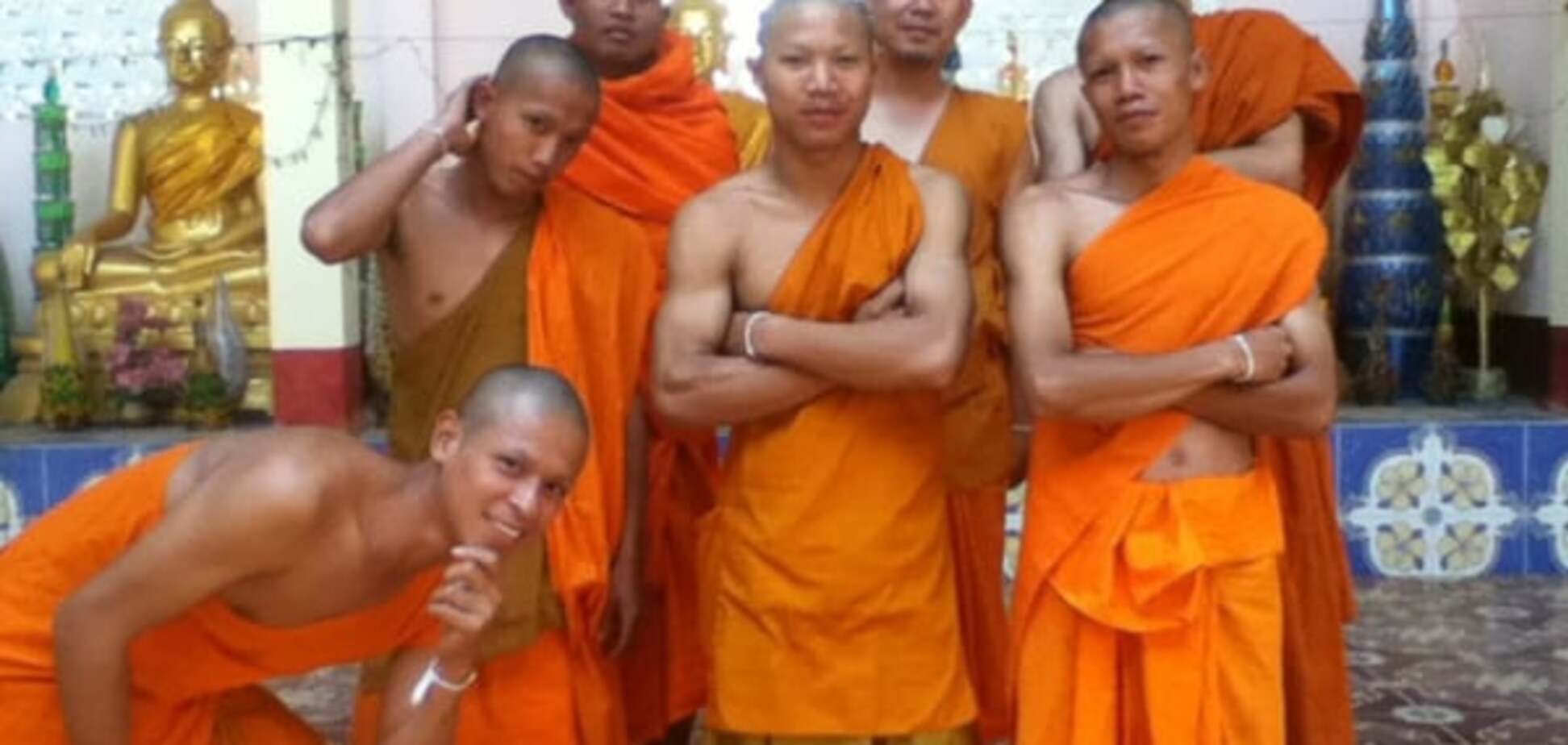 С потерянного iPod в сеть выложили личные фото буддийских монахов