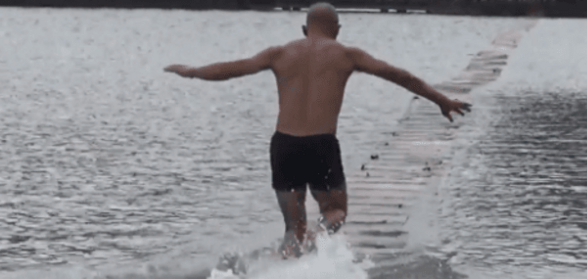 Шаоліньський чернець пробіг 125 метрів по поверхні води: відеофакт