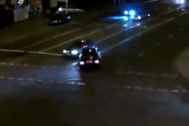 Ударил и уехал: опубликовано видео ночного ДТП в Киеве