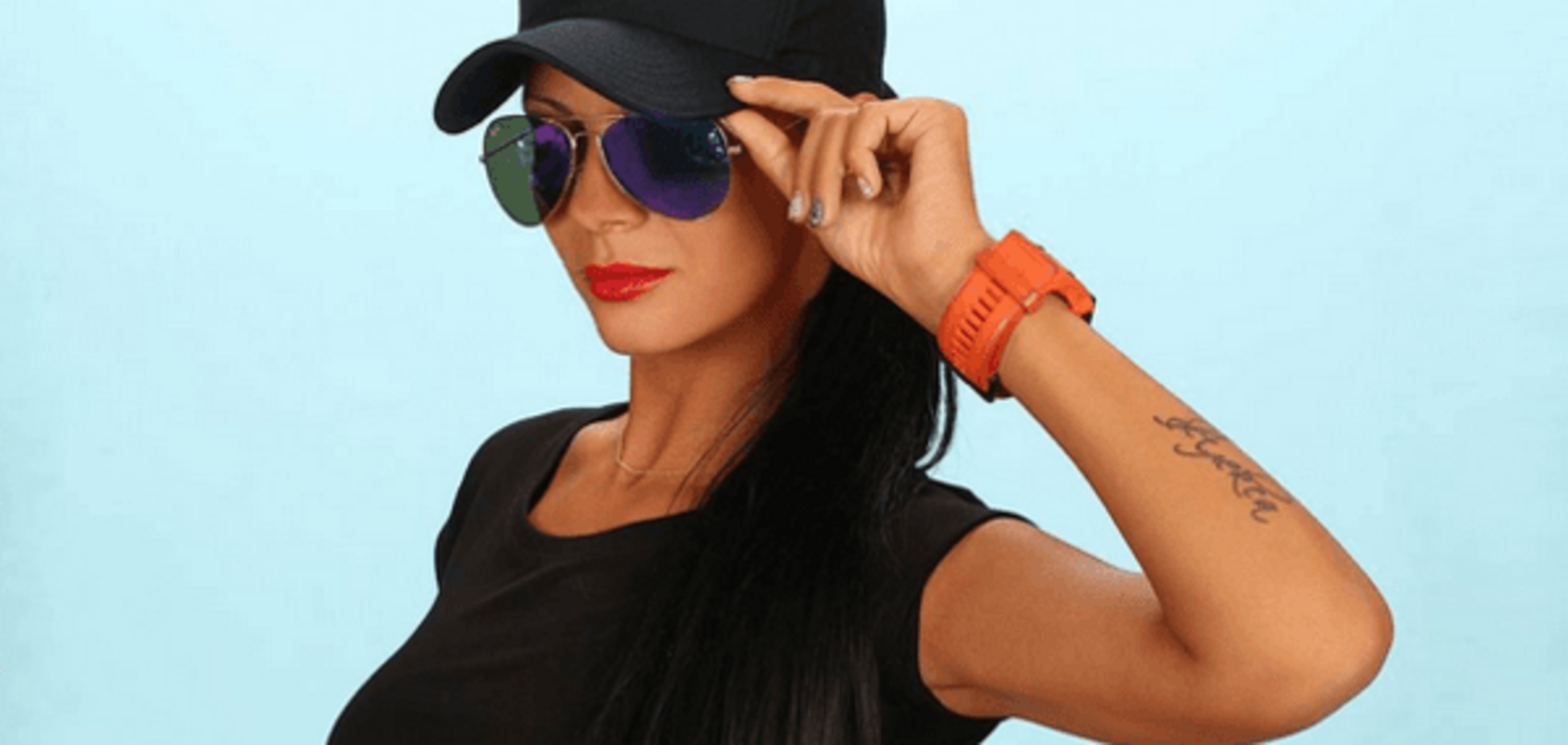 Красотка-коп Милевич показала акробатические трюки на батуте: видеофакт