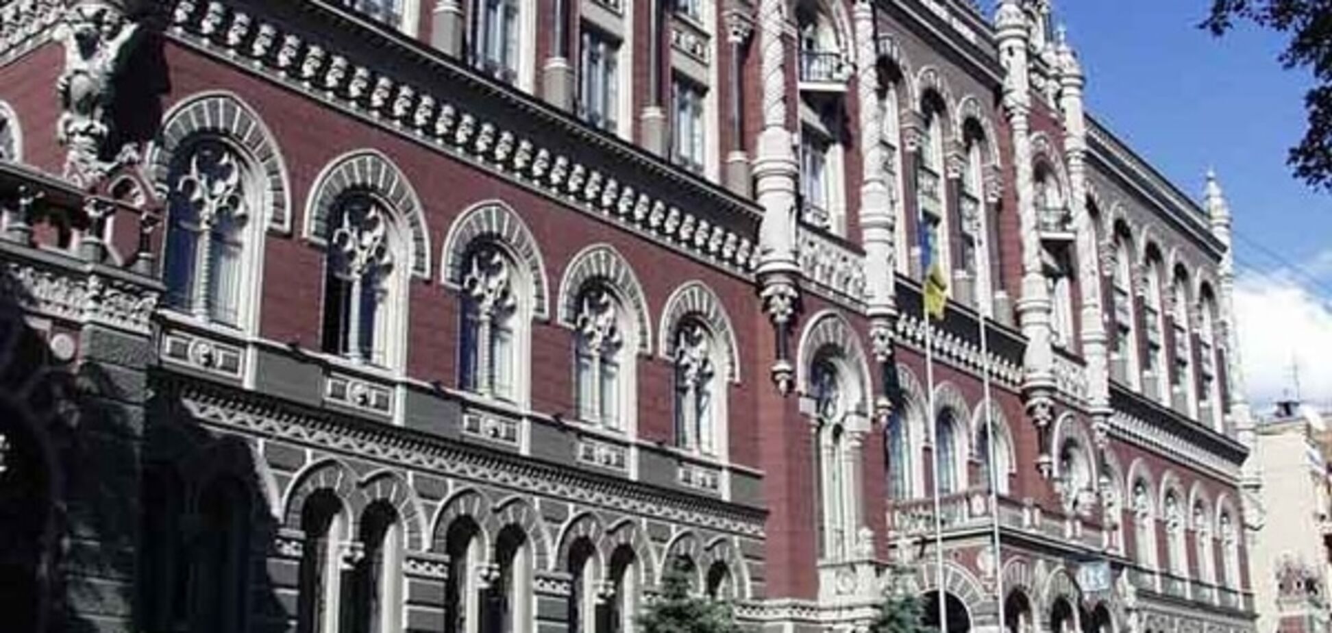 Нацбанку удалось немного укрепить гривню