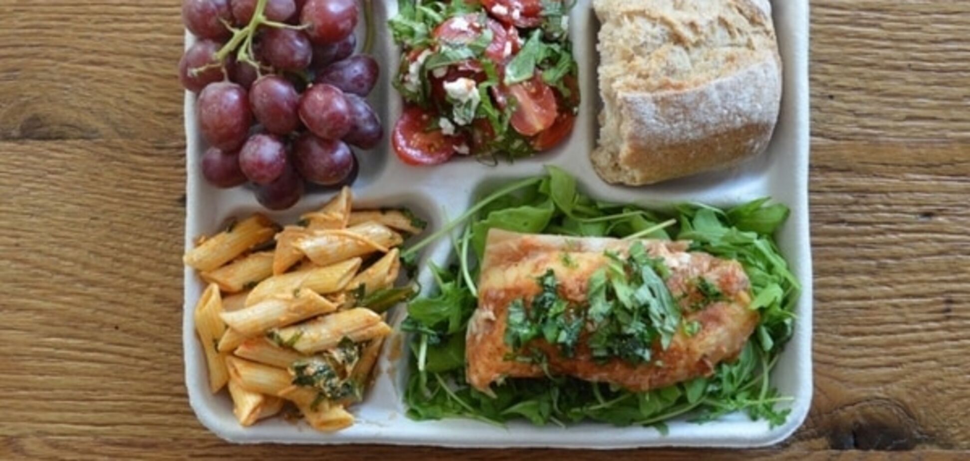 Как выглядят школьные обеды в разных уголках мира