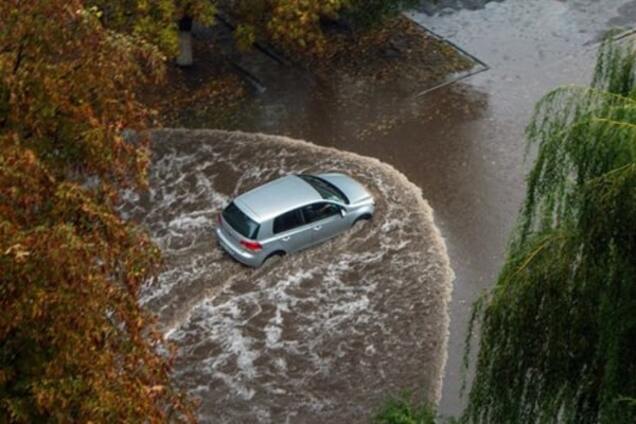 Дощі влаштували у Львові справжній потоп: фото та відео 'великої води'