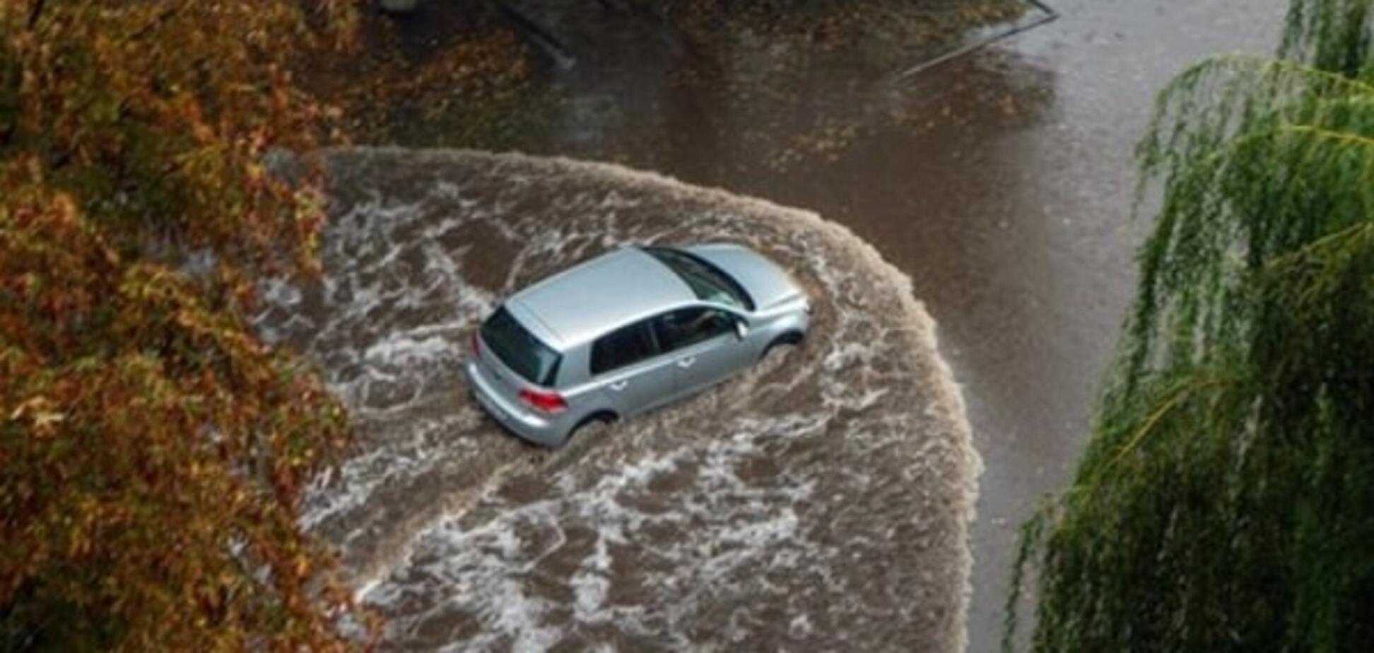 Дожди устроили во Львове настоящий потоп: фото и видео 'большой воды'