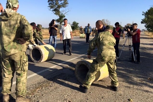 Работа на опережение: милиция и Правый Сектор досрочно 'заблокировали' Крым - СМИ. Опубликованы фото и видео